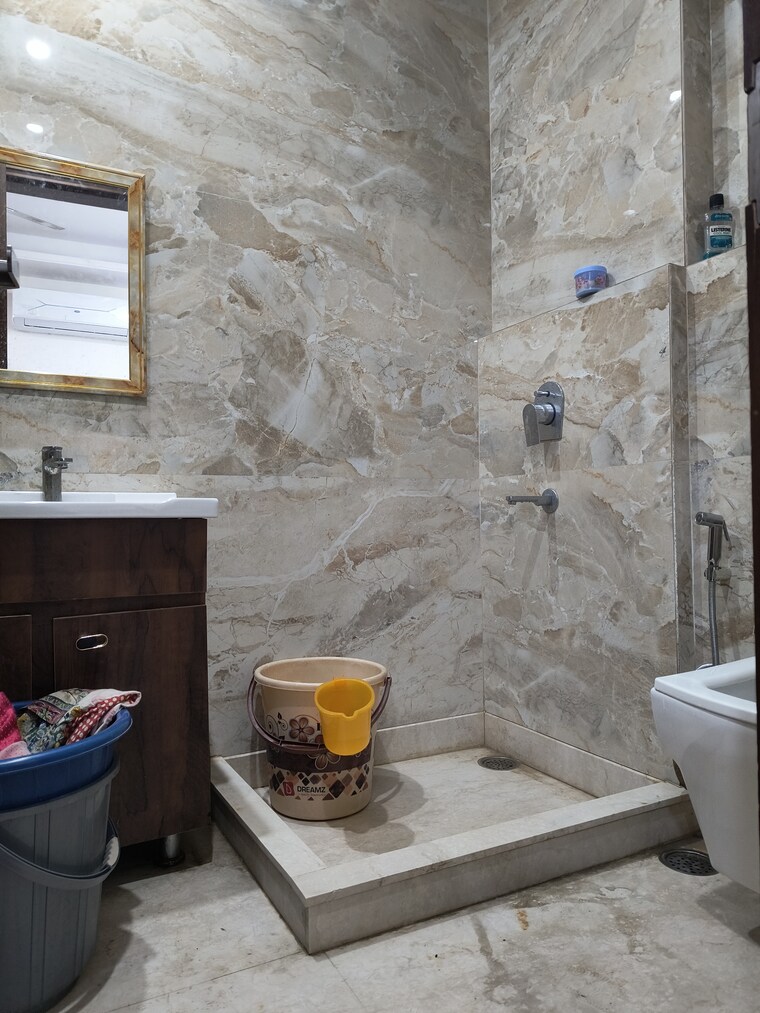 Bathroom, kalkaji 2 Bedroom 1000 Sq.Ft. Builder Floor In Kalkaji Delhi 9072873