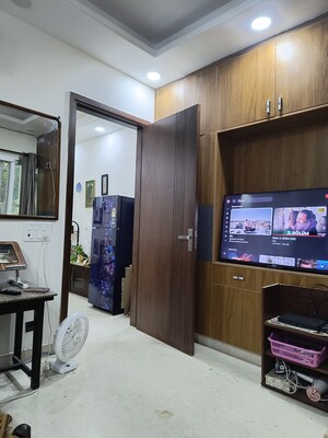 Furnished Amenities in 2 BHK Builder Floor at Kalkaji – for Sale