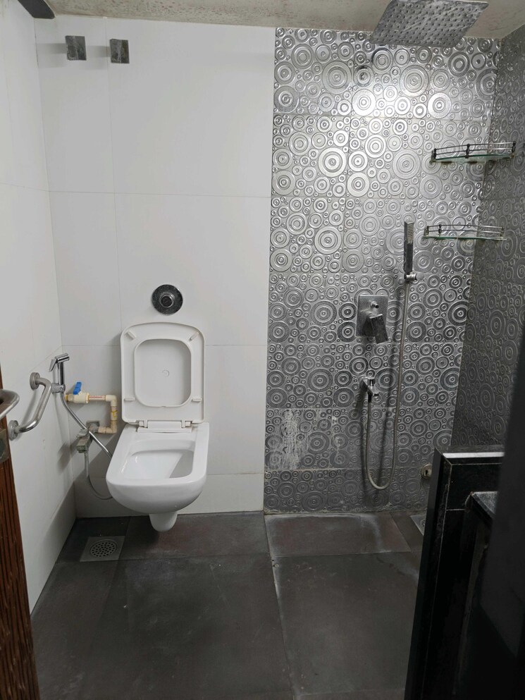 Bathroom, ajmera-beverly-hills-and-royal-empire 2 Bedroom 900 Sq.Ft. Apartment In Andheri West Mumbai 9072864