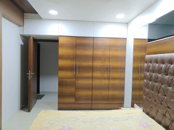 Room in 2 BHK Apartment at Ajmera Beverly Hills and Royal Empire, Andheri West – for Rent
