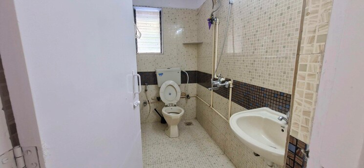 Bathroom, dn nagar 2 Bedroom 780 Sq.Ft. Apartment In Dn Nagar Mumbai 9072875