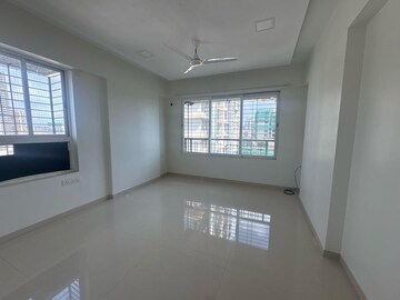 Room in 2 BHK Apartment at DLH Orchid, Andheri West – for Rent