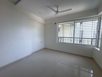 Room in 2 BHK Apartment at DLH Orchid, Andheri West – for Rent