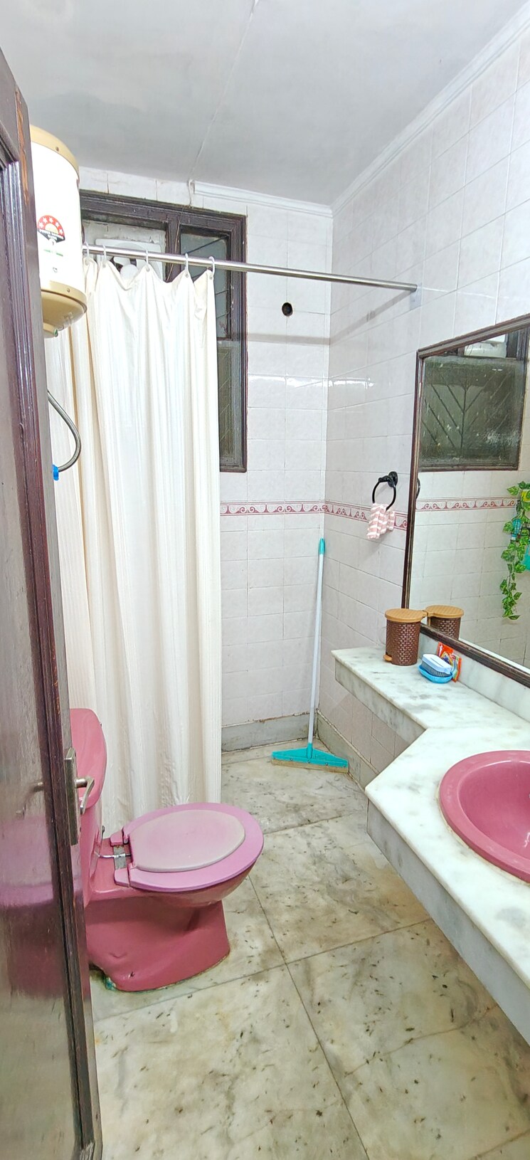 Bathroom, malviya nagar 3 Bedroom 2000 Sq.Ft. Builder Floor In Malviya Nagar Delhi 9072902