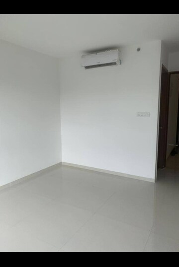 Room in 4 BHK Apartment at Kalyani Nagar – for Sale