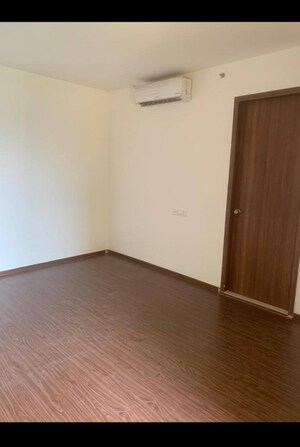 Room in 4 BHK Apartment at Kalyani Nagar – for Sale