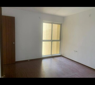 Room in 4 BHK Apartment at Kalyani Nagar – for Sale