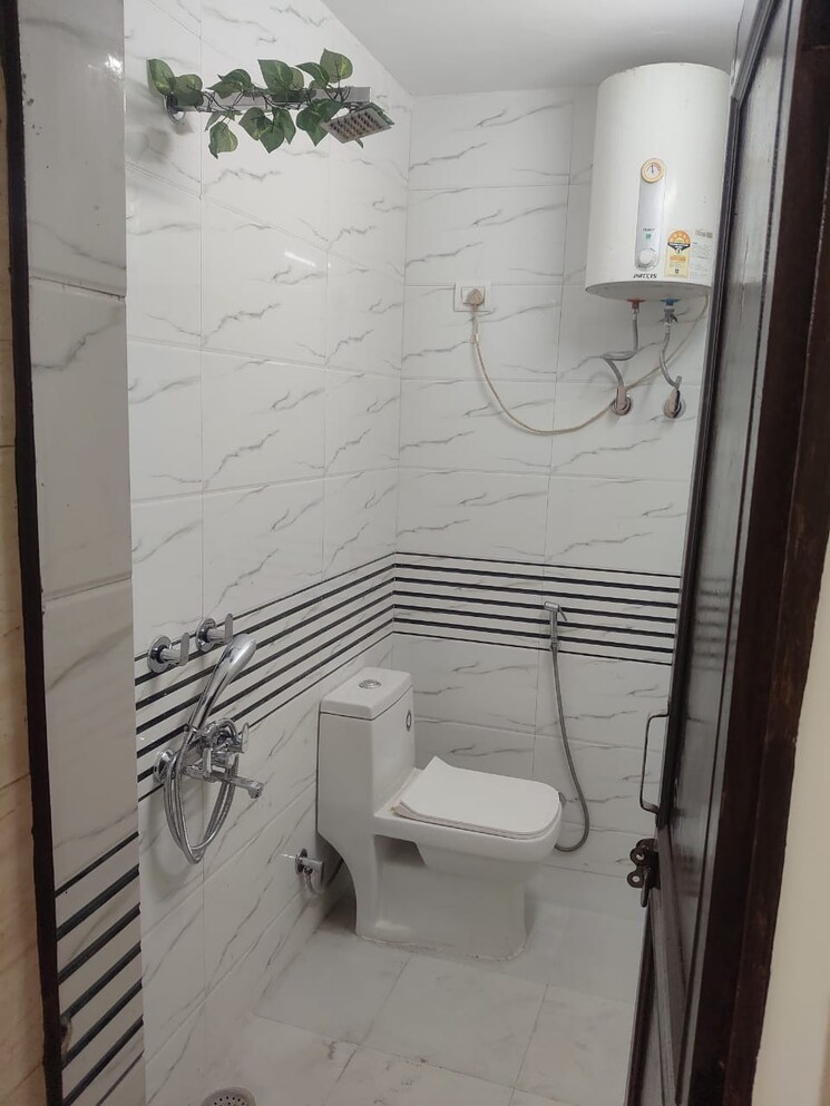 Bathroom, malviya nagar 1 Bedroom 700 Sq.Ft. Builder Floor In Malviya Nagar Delhi 9072931