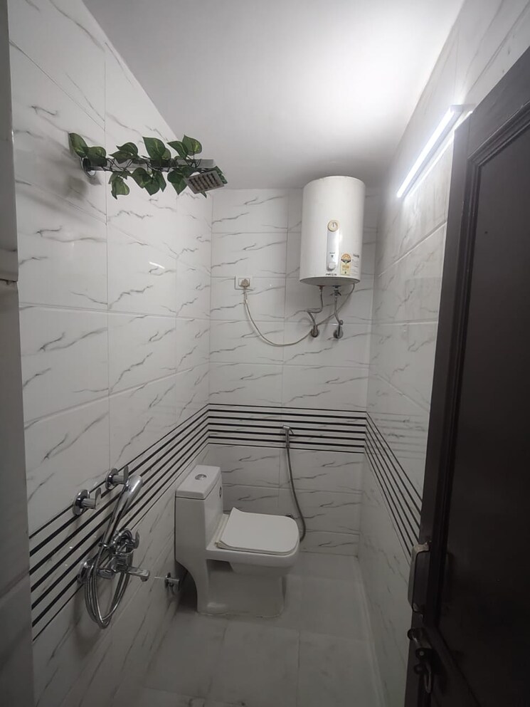 Bathroom, malviya nagar 1 Bedroom 700 Sq.Ft. Builder Floor In Malviya Nagar Delhi 9072931