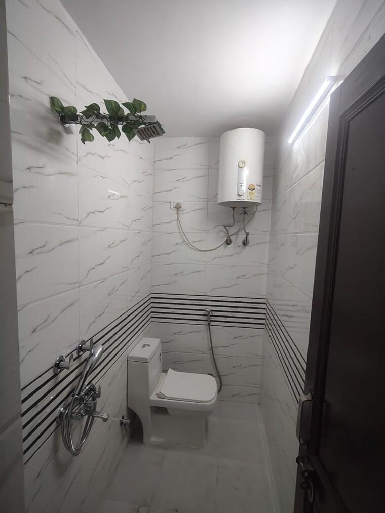Bathroom, malviya nagar 1 Bedroom 700 Sq.Ft. Builder Floor In Malviya Nagar Delhi 9072931