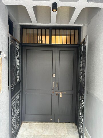 Furnished Amenities in 6 BHK Independent House at Shivalik Colony – for Rent