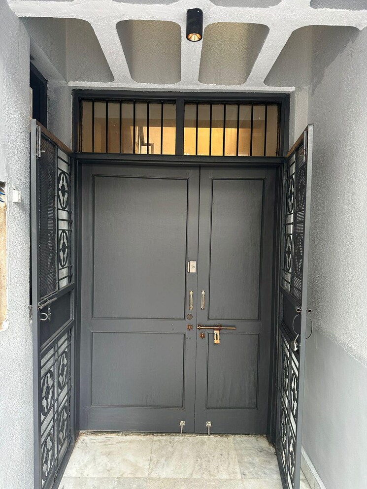 undefined, shivalik colony 6 Bedroom 3000 Sq.Ft. Independent House In Shivalik Colony Delhi 9072945