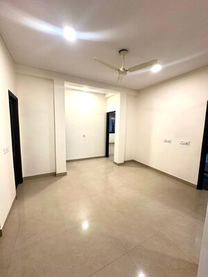 Room in 6 BHK Independent House at Shivalik Colony – for Rent