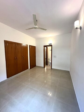 Room in 6 BHK Independent House at Shivalik Colony – for Rent