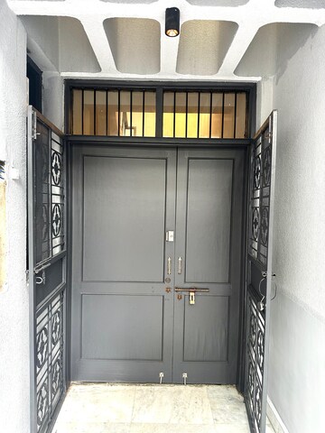 Furnished Amenities in 6 BHK Independent House at Shivalik Colony – for Rent