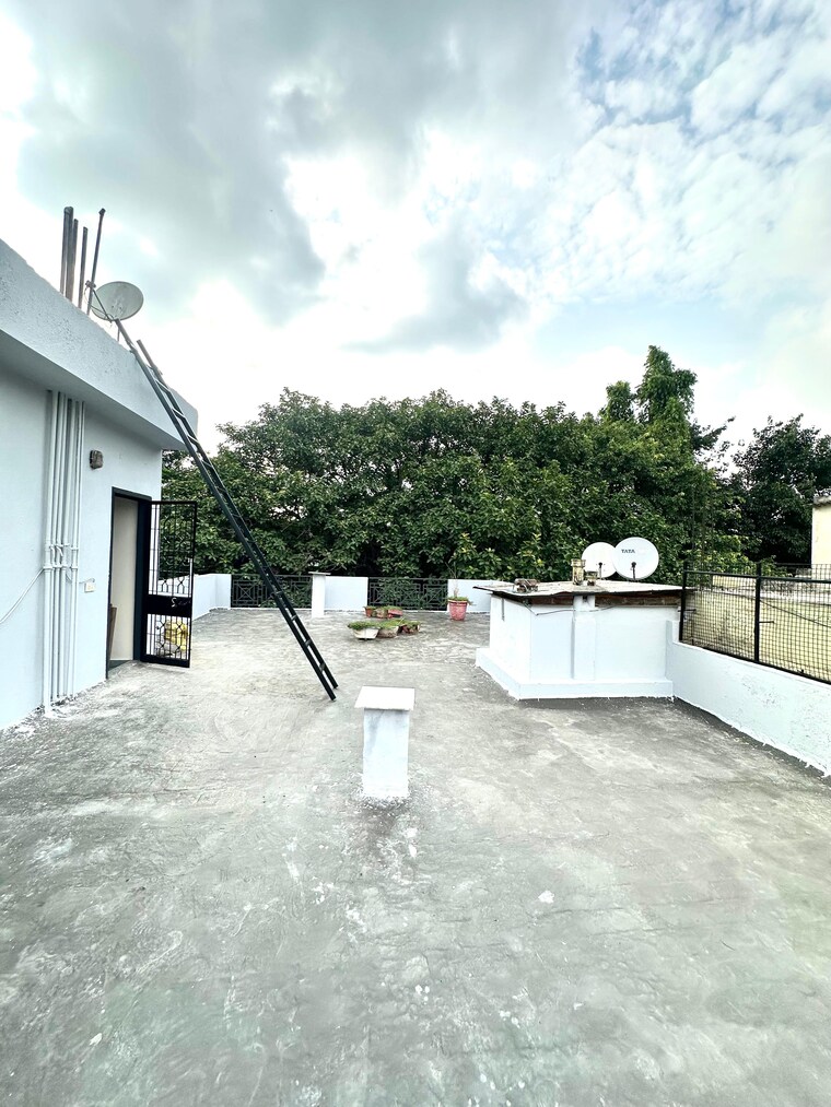 Balcony, shivalik colony 6 Bedroom 3000 Sq.Ft. Independent House In Shivalik Colony Delhi 9072945