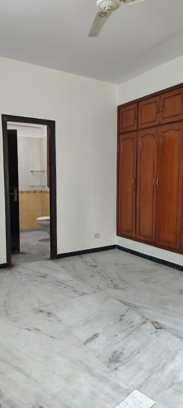 Room in 3 BHK Apartment at Sam India Palm Grove Apartments, Sector 50 – for Rent