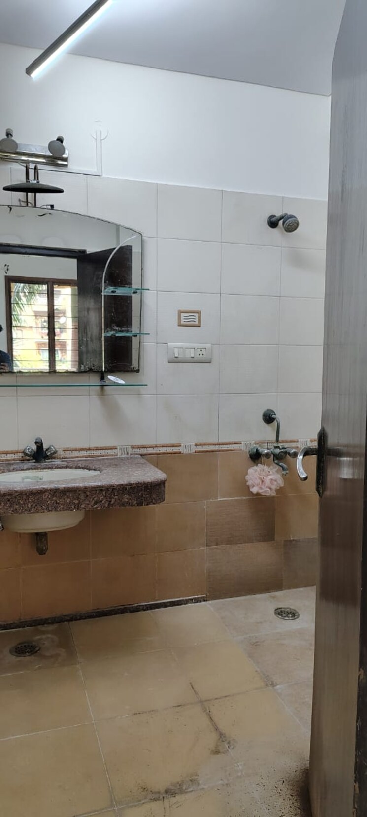 Bathroom, sam-india-palm-grove-apartments 3 Bedroom 1650 Sq.Ft. Apartment In Sector 50 Noida 9072975