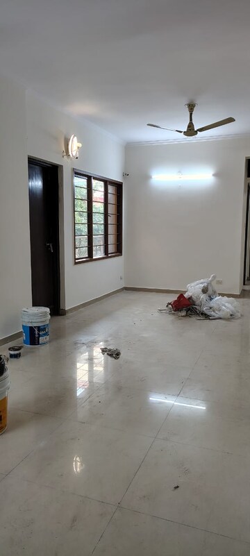 Room in 3 BHK Apartment at Sam India Palm Grove Apartments, Sector 50 – for Rent