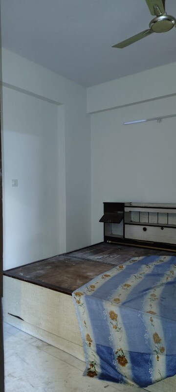 Room in 3 BHK Apartment at Sam India Palm Grove Apartments, Sector 50 – for Rent