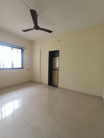 Room in 3 BHK Apartment at Peninsula Salsette 27, Byculla – for Sale