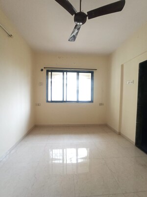 Room in 3 BHK Apartment at Peninsula Salsette 27, Byculla – for Sale