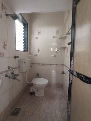 Bathroom in 3 BHK Apartment at Peninsula Salsette 27, Byculla – for Sale