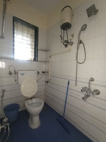 Bathroom in 3 BHK Apartment at Peninsula Salsette 27, Byculla – for Sale