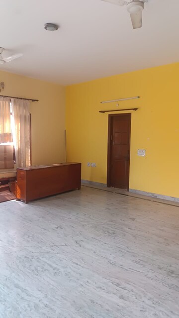 Room in 4 BHK Apartment at 3C Lotus Boulevard, Sector 100 – for Rent