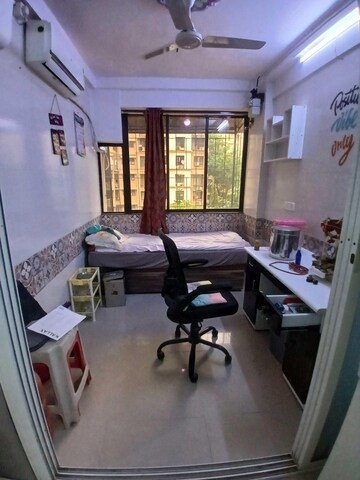 Team Area in 2 BHK Apartment at Versova Heights, Versova – for Rent