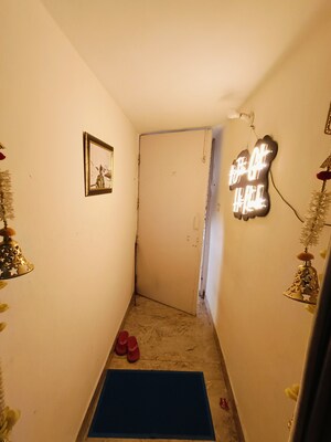 Furnished Amenities in 2.5 BHK Builder Floor at Sheikh Sarai – for Sale