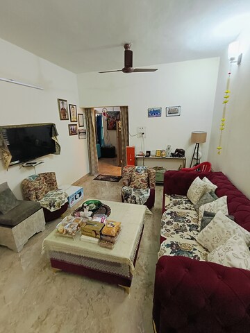 Living Room in 2.5 BHK Builder Floor at Sheikh Sarai – for Sale