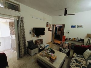 Living Room in 2.5 BHK Builder Floor at Sheikh Sarai – for Sale