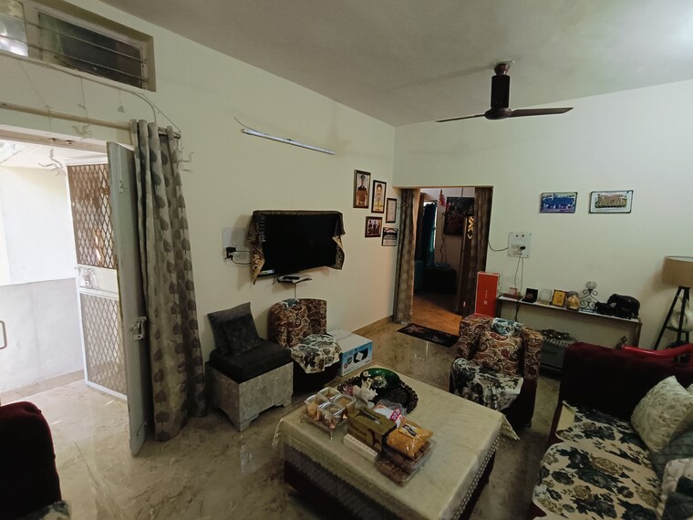 Living Room, sheikh sarai 2.5 Bedroom 1200 Sq.Ft. Builder Floor In Sheikh Sarai Delhi 9073037