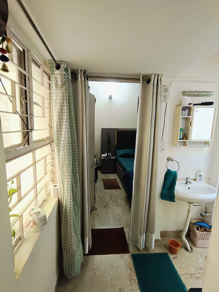 undefined, sheikh sarai 2.5 Bedroom 1200 Sq.Ft. Builder Floor In Sheikh Sarai Delhi 9073037