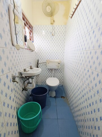 Bathroom in 1 BHK Builder Floor at Malviya Nagar – for Rent