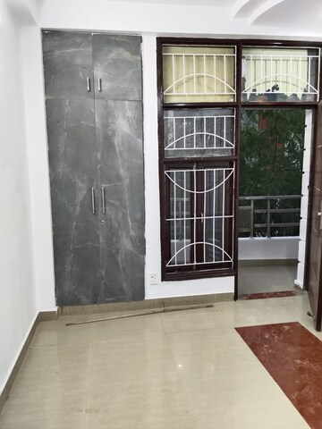 Room in 4 BHK Apartment at Rajendra Nagar Sector 3 – for Rent
