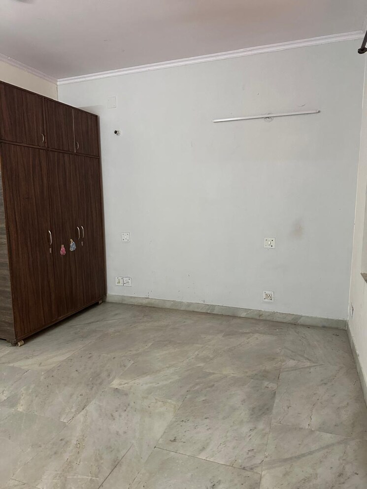 Room, sector 23a 2 Bedroom 160 Sq.Yd. Builder Floor In Sector 23a Gurgaon 9073062