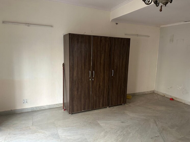 Room, sector 23a 2 Bedroom 160 Sq.Yd. Builder Floor In Sector 23a Gurgaon 9073062