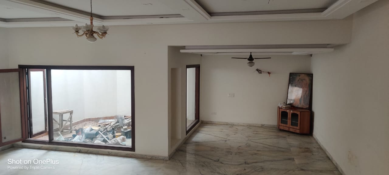 3 BHK + Servant Room Apartment For Rent in ATS Triumph
