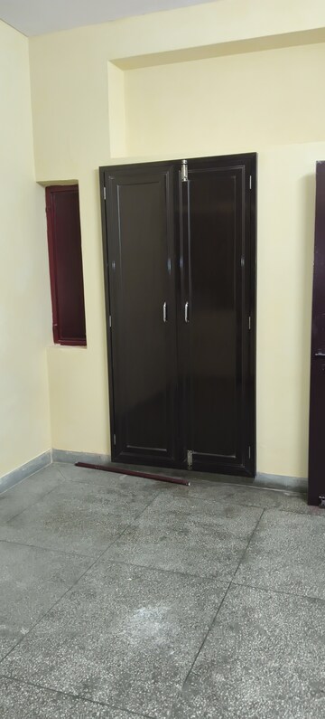 Building Lobby in 1 BHK Apartment at Arawali Apartments, Sector 52 – for Rent