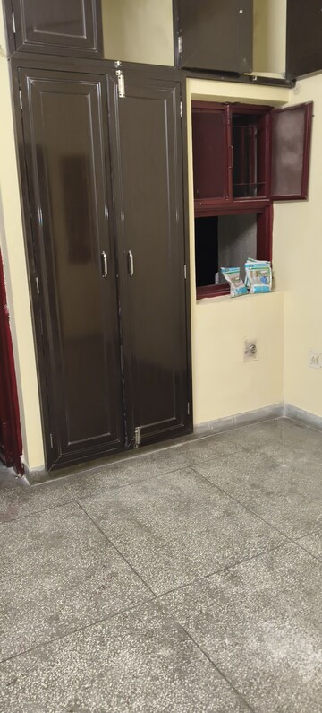 Room in 1 BHK Apartment at Arawali Apartments, Sector 52 – for Rent
