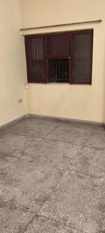 Room in 1 BHK Apartment at Arawali Apartments, Sector 52 – for Rent