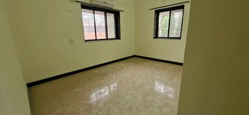 Room in 2 BHK Apartment at Lokhandwala Complex, Andheri West – for Rent