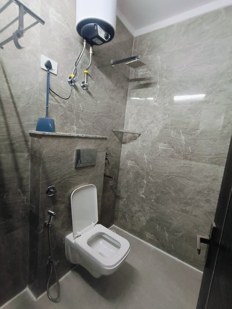 Bathroom, gautam nagar 1 RK 400 Sq.Ft. Builder Floor In Gautam Nagar Delhi 9073114