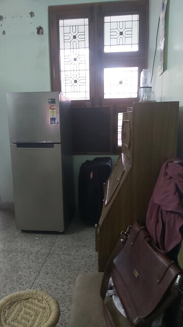 Furnished Amenities in 1.5 BHK Apartment at Uma Cooperative Society, Mayur Vihar 1 – for Rent