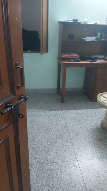 Furnished Amenities in 1.5 BHK Apartment at Uma Cooperative Society, Mayur Vihar 1 – for Rent