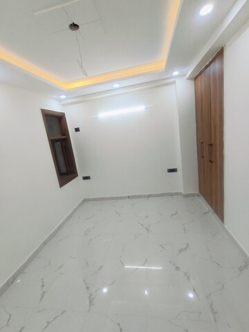 Room in 3 BHK Builder Floor at Malviya Nagar – for Rent