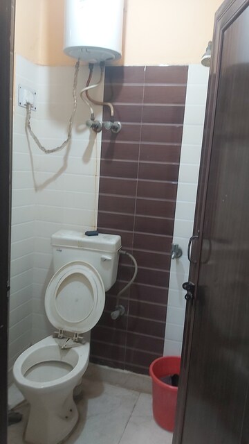 Bathroom in 2.5 BHK Builder Floor at Mayur Vihar – for Rent