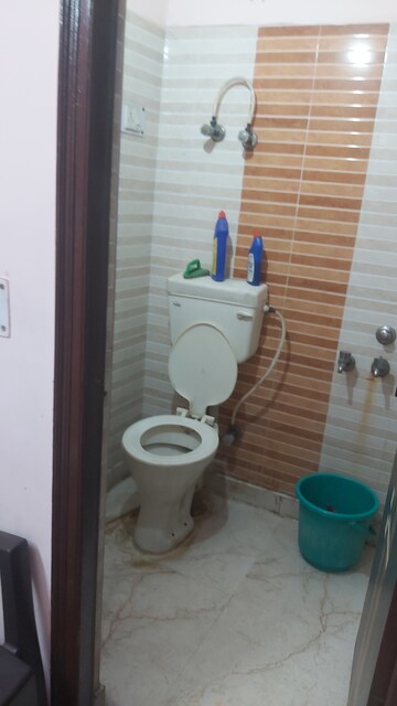 Bathroom in 2.5 BHK Builder Floor at Mayur Vihar – for Rent